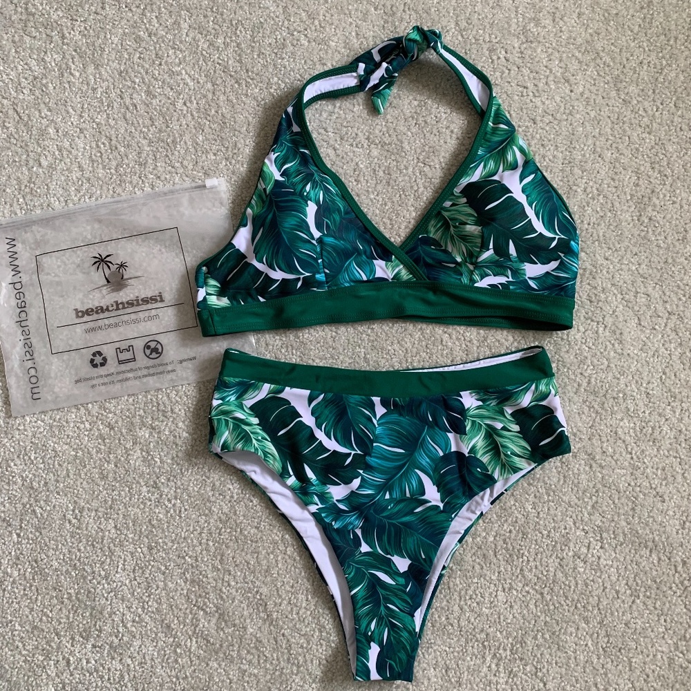 Beach Sissi BNWT Monstera Halter Bikini Set